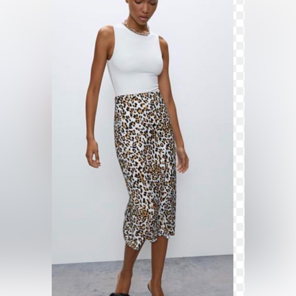 Aritzia Babaton leopard print slip skirt